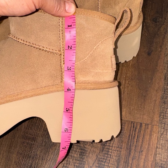 UGG Chestnut Suede Boots platform - Picture 14 of 14